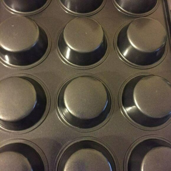 Xylan Muffin Pan 12 cup Non-Stick Easy Clean Heavy Living Solutions Gift - Picture 2 of 2